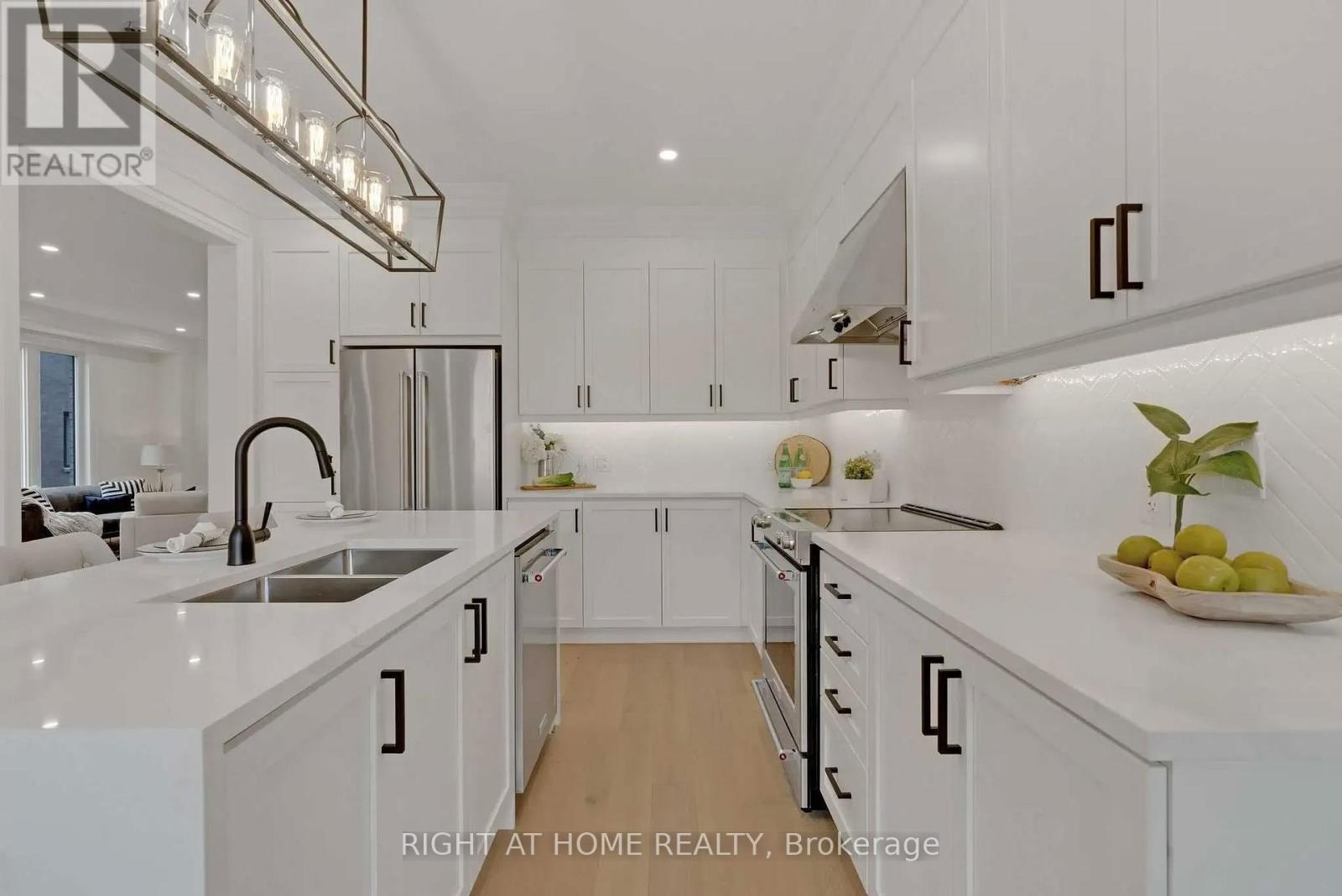 135 Courvier Crescent, Clarington, Ontario  L1C 0E8 - Photo 11 - E12952126