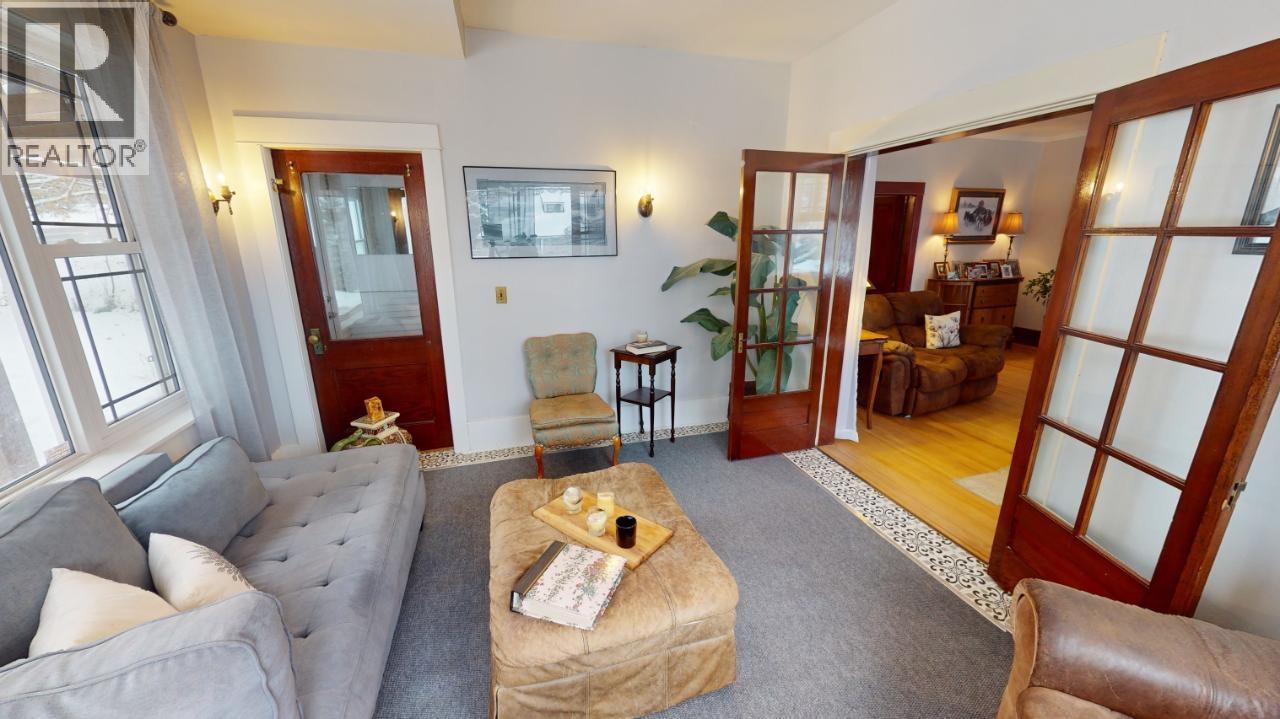 301 11th Avenue S, Cranbrook, British Columbia V1C 2P7 - Photo 5 - 10382067