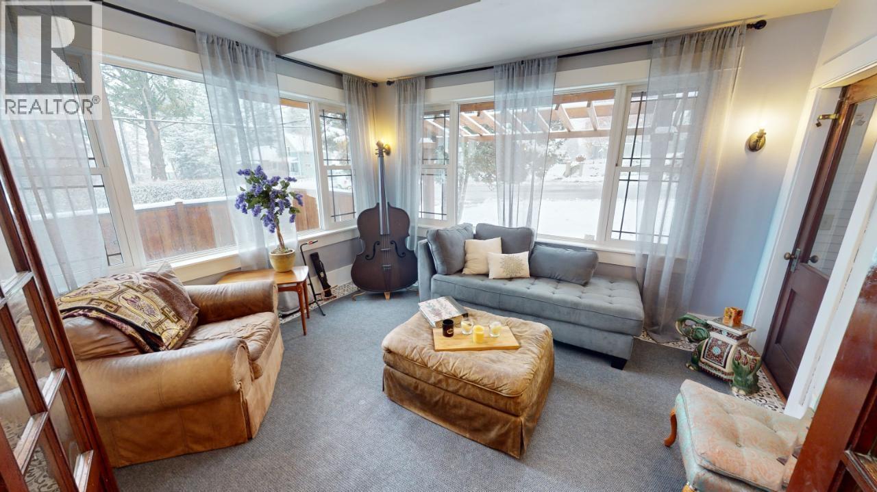 301 11th Avenue S, Cranbrook, British Columbia V1C 2P7 - Photo 3 - 10382067