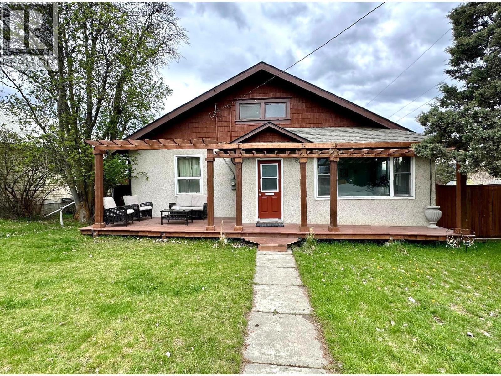 301 11th Avenue S, Cranbrook, British Columbia V1C 2P7 - Photo 1 - 10382067