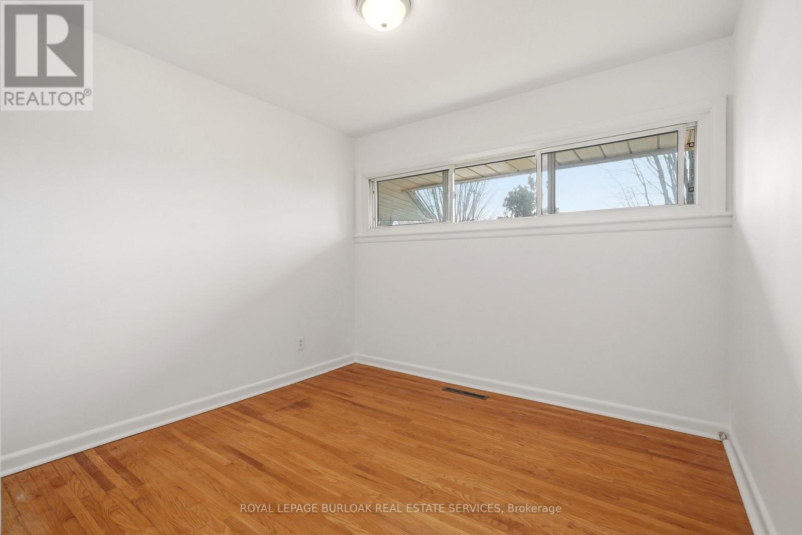 890 Falcon Boulevard, Burlington, Ontario  L7T 3B7 - Photo 27 - W12954490