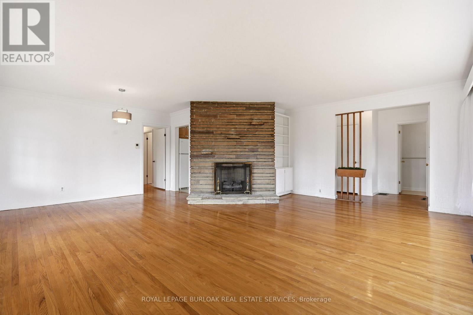 890 Falcon Boulevard, Burlington, Ontario  L7T 3B7 - Photo 13 - W12954490