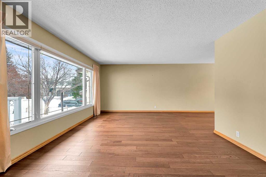 123 Valhalla Crescent NW, Calgary, Alberta  T3A 1Z7 - Photo 4 - A2297367