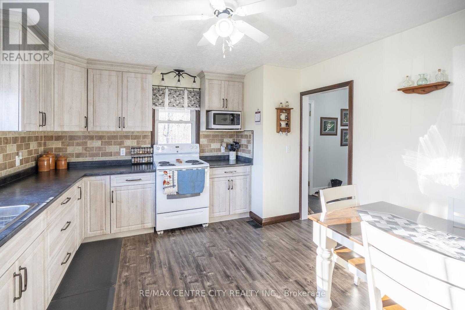 29712 Esterville Road, Chatham-Kent, Ontario  N0P 1M0 - Photo 10 - X12955002