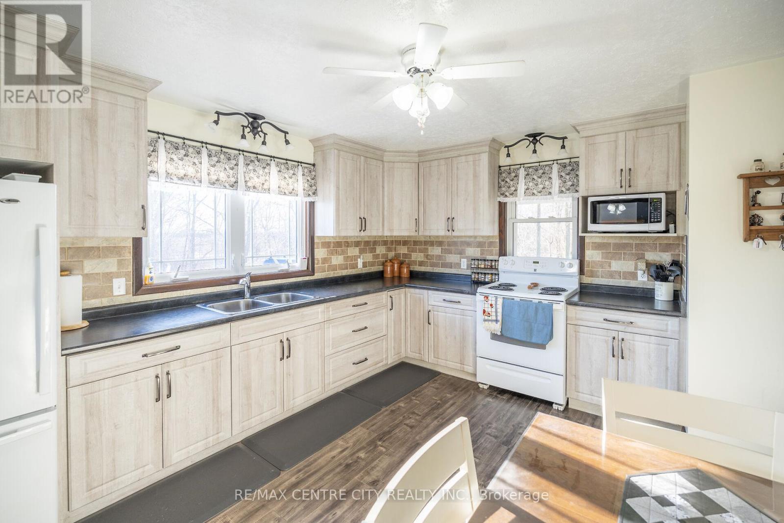 29712 Esterville Road, Chatham-Kent, Ontario  N0P 1M0 - Photo 11 - X12955002