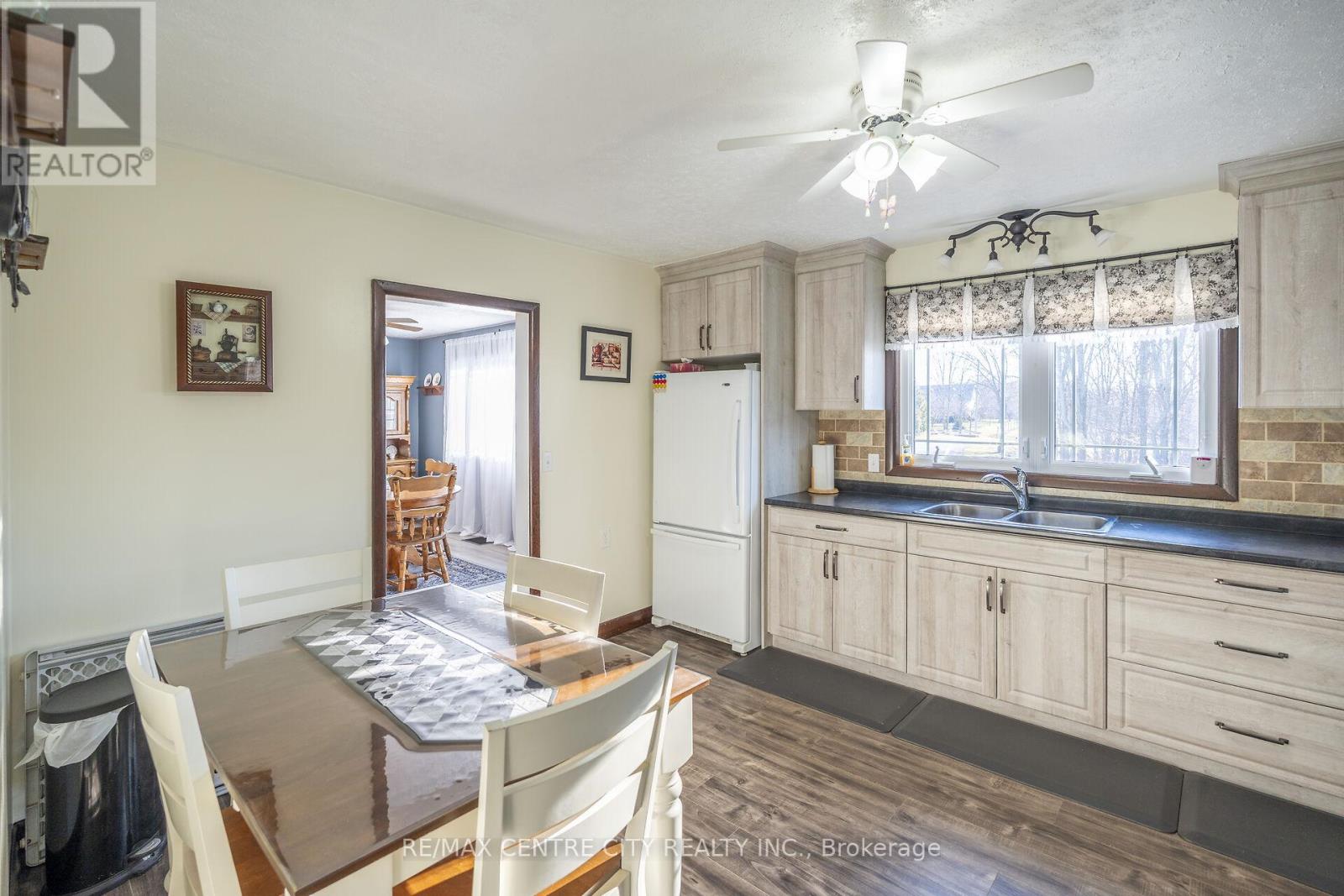 29712 Esterville Road, Chatham-Kent, Ontario  N0P 1M0 - Photo 9 - X12955002