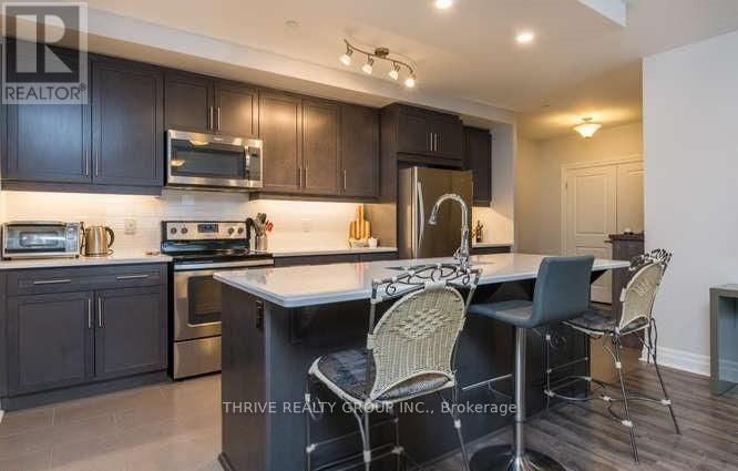 707 - 260 Villagewalk Boulevard, London North, Ontario  N6G 0W6 - Photo 4 - X12955018