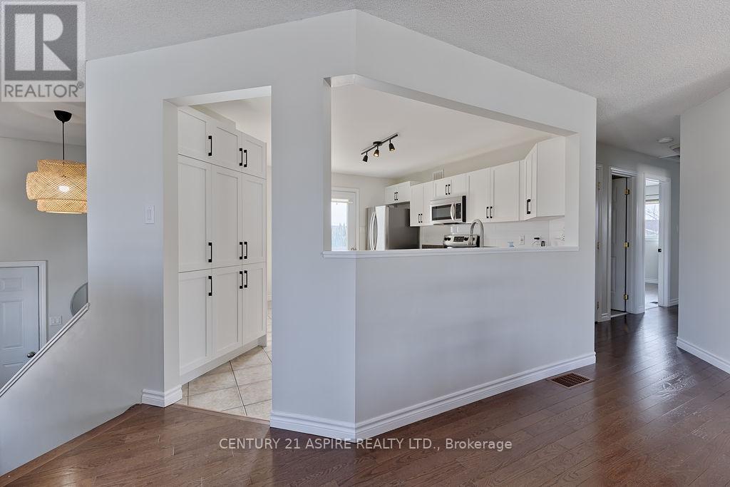 32 Highland Park Drive, Petawawa, Ontario  K8H 3S2 - Photo 11 - X12954990