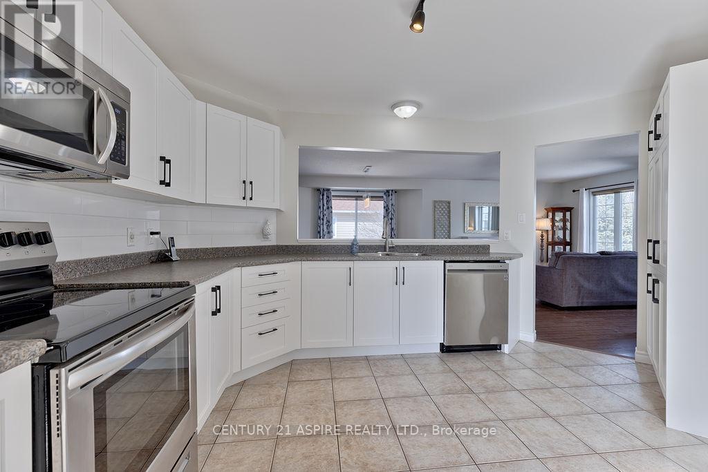 32 Highland Park Drive, Petawawa, Ontario  K8H 3S2 - Photo 13 - X12954990