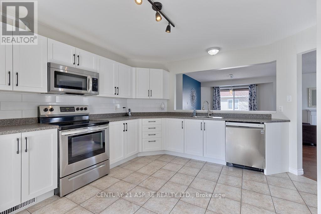 32 Highland Park Drive, Petawawa, Ontario  K8H 3S2 - Photo 14 - X12954990