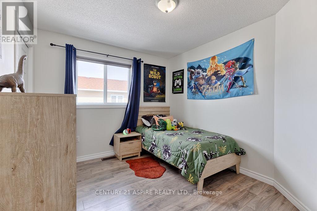 32 Highland Park Drive, Petawawa, Ontario  K8H 3S2 - Photo 16 - X12954990