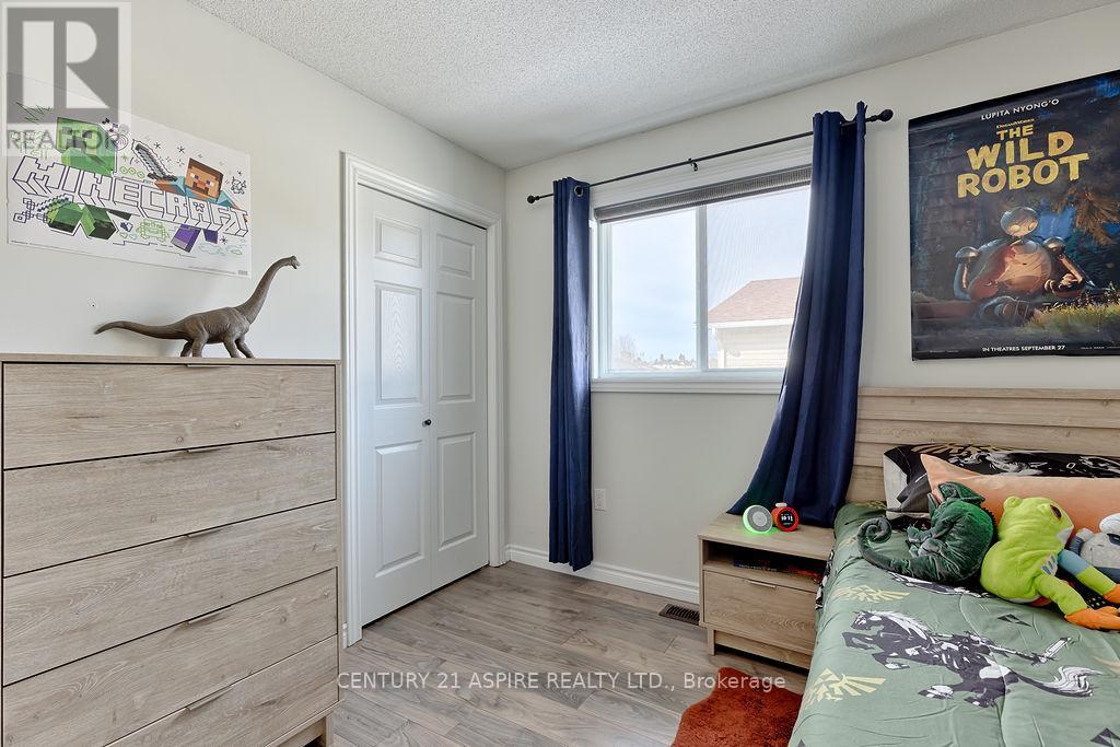 32 Highland Park Drive, Petawawa, Ontario  K8H 3S2 - Photo 17 - X12954990