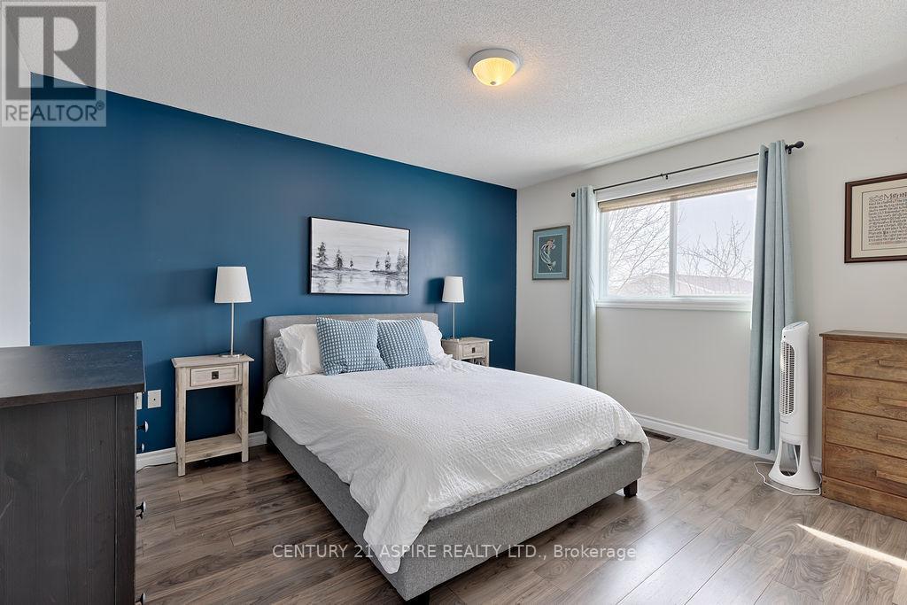 32 Highland Park Drive, Petawawa, Ontario  K8H 3S2 - Photo 18 - X12954990