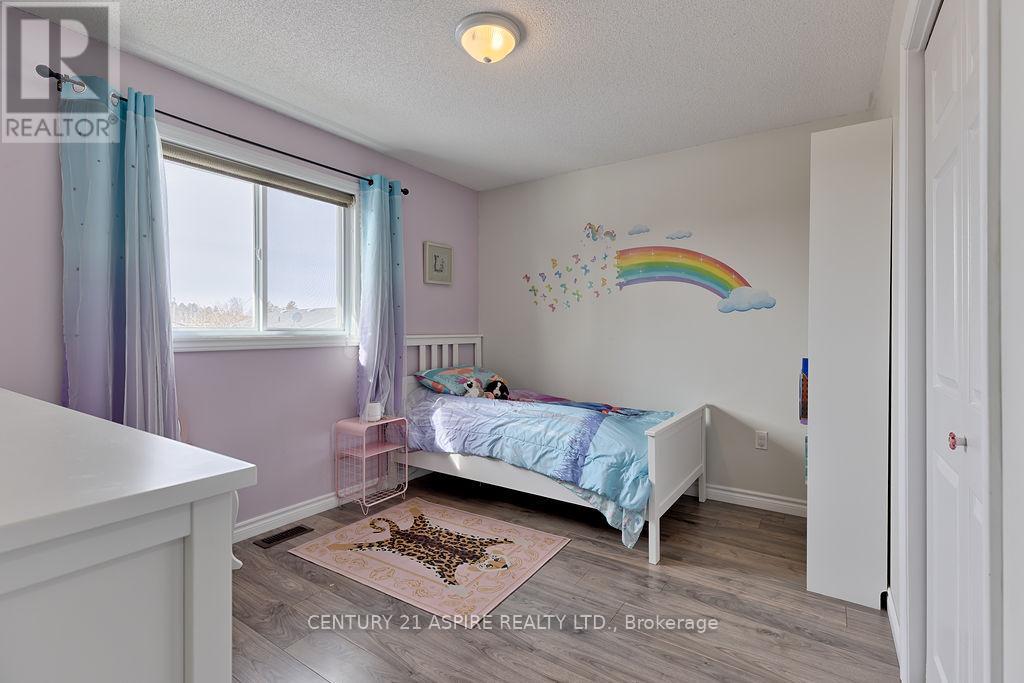 32 Highland Park Drive, Petawawa, Ontario  K8H 3S2 - Photo 20 - X12954990