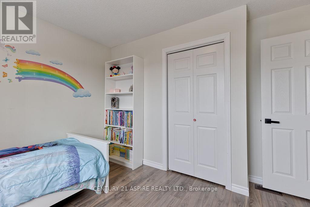 32 Highland Park Drive, Petawawa, Ontario  K8H 3S2 - Photo 21 - X12954990