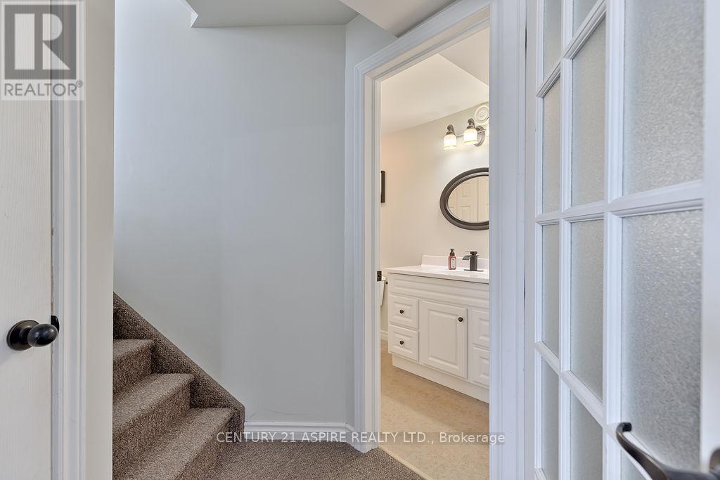 32 Highland Park Drive, Petawawa, Ontario  K8H 3S2 - Photo 22 - X12954990