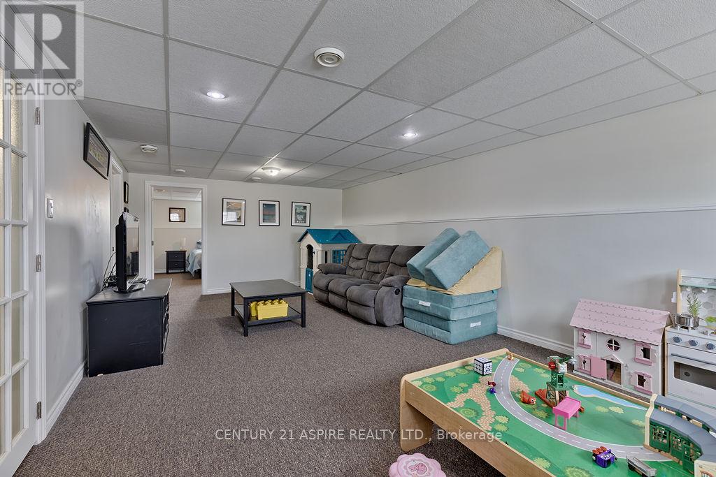 32 Highland Park Drive, Petawawa, Ontario  K8H 3S2 - Photo 25 - X12954990