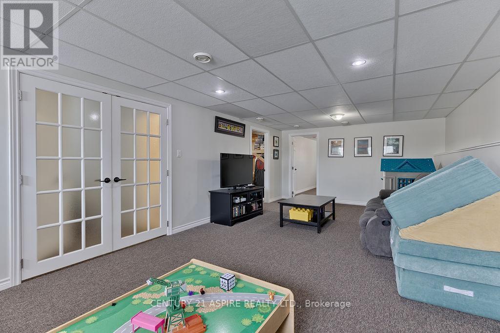 32 Highland Park Drive, Petawawa, Ontario  K8H 3S2 - Photo 26 - X12954990