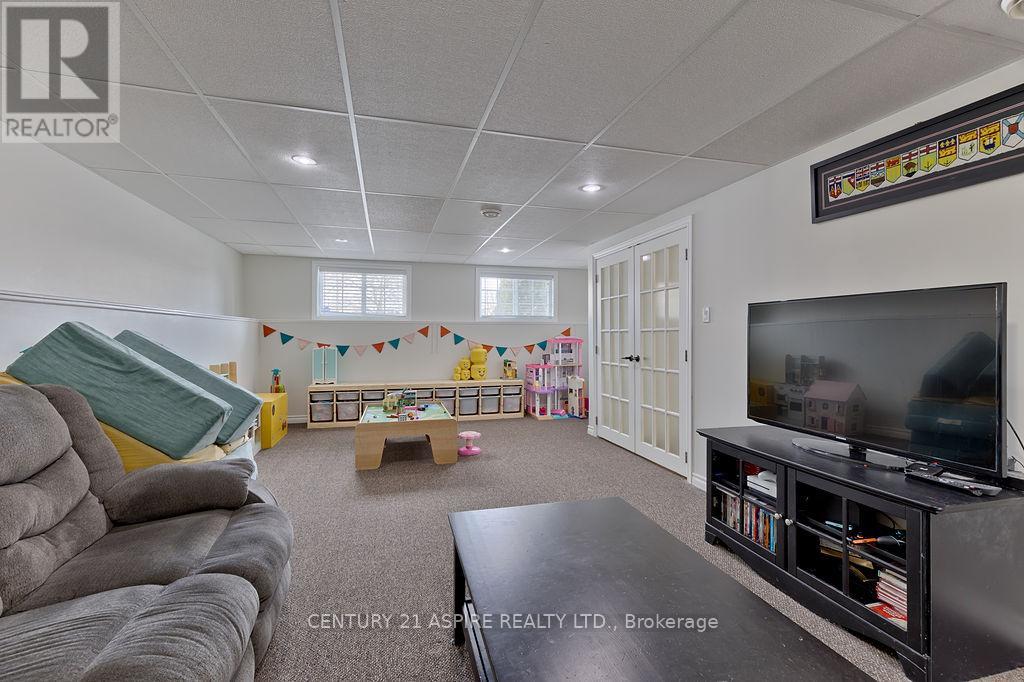 32 Highland Park Drive, Petawawa, Ontario  K8H 3S2 - Photo 27 - X12954990