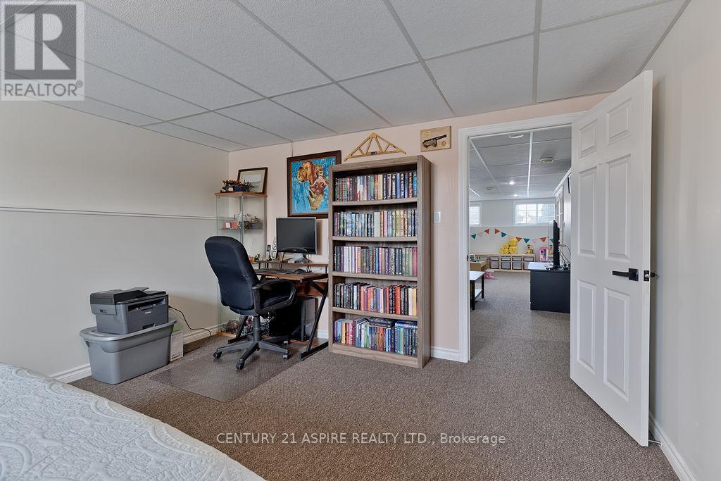 32 Highland Park Drive, Petawawa, Ontario  K8H 3S2 - Photo 29 - X12954990