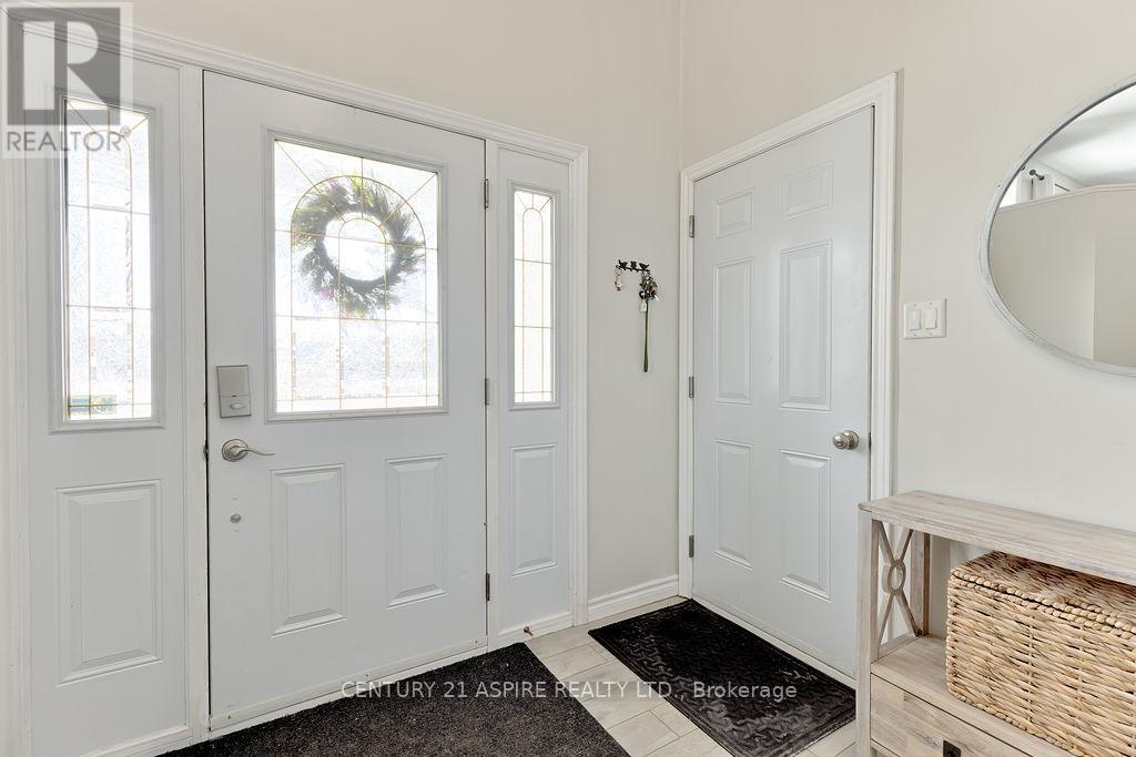 32 Highland Park Drive, Petawawa, Ontario  K8H 3S2 - Photo 3 - X12954990