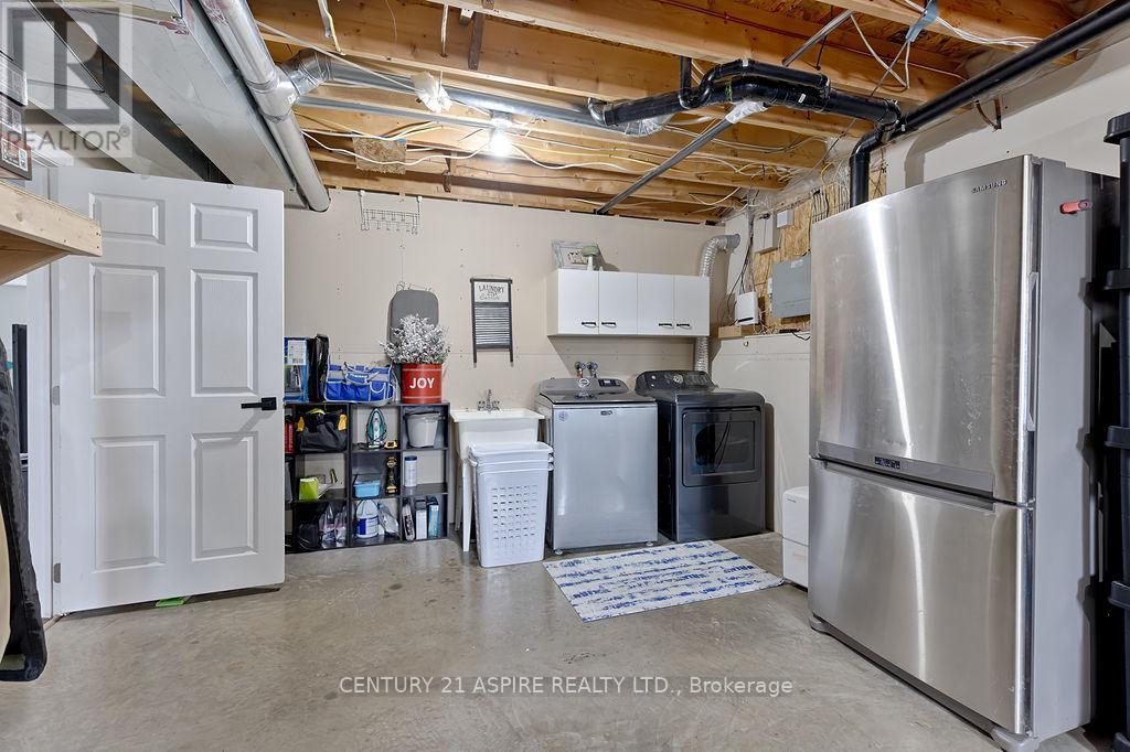 32 Highland Park Drive, Petawawa, Ontario  K8H 3S2 - Photo 32 - X12954990