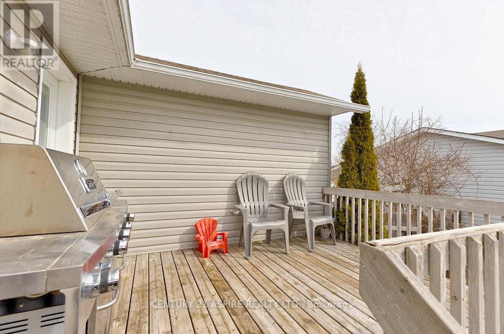 32 Highland Park Drive, Petawawa, Ontario  K8H 3S2 - Photo 35 - X12954990