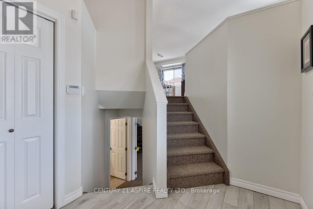 32 Highland Park Drive, Petawawa, Ontario  K8H 3S2 - Photo 5 - X12954990