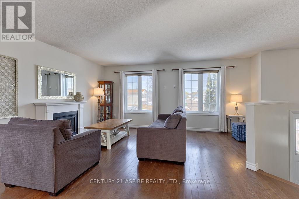 32 Highland Park Drive, Petawawa, Ontario  K8H 3S2 - Photo 6 - X12954990