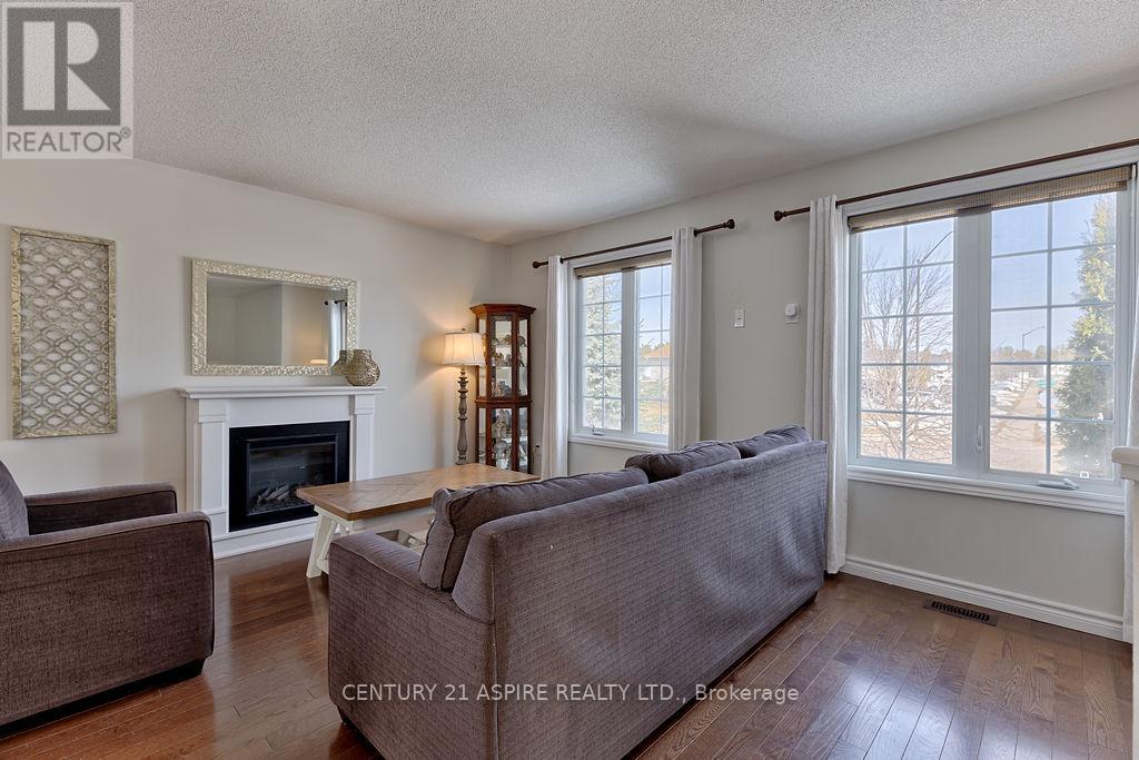 32 Highland Park Drive, Petawawa, Ontario  K8H 3S2 - Photo 7 - X12954990