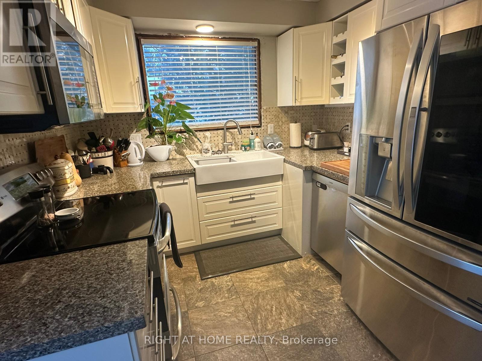 Main - 551 Brentwood Avenue, Oshawa, Ontario  L1G 2S9 - Photo 6 - E12926884