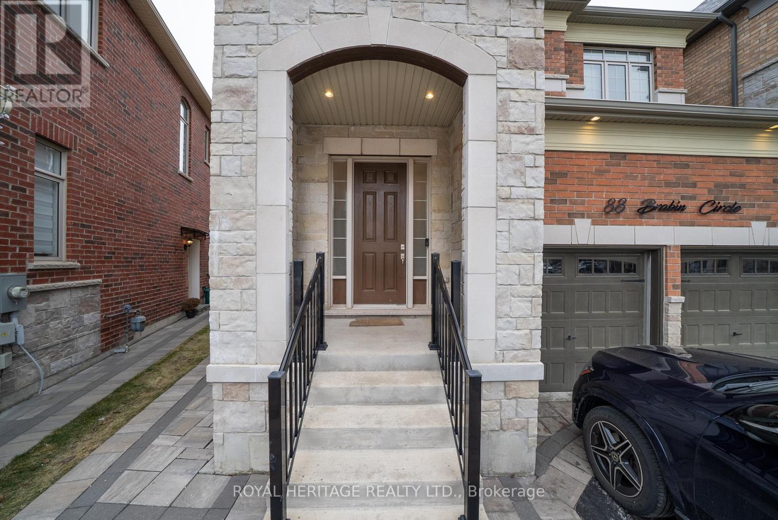 88 Brabin Circle, Whitby, Ontario  L1P 0C1 - Photo 2 - E12885564