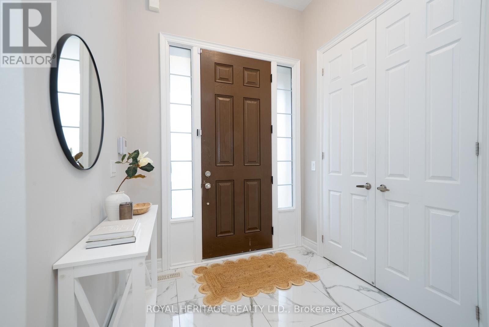 88 Brabin Circle, Whitby, Ontario  L1P 0C1 - Photo 3 - E12885564