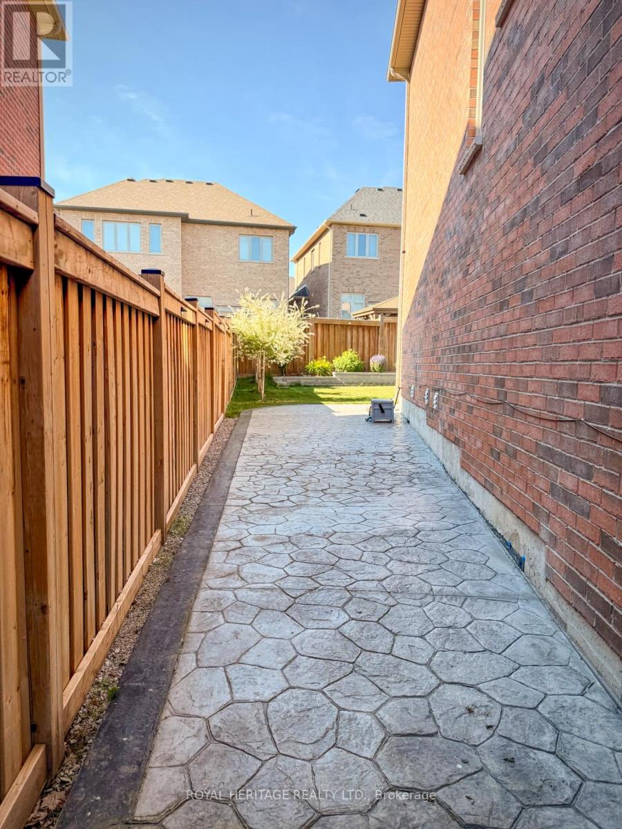 88 Brabin Circle, Whitby, Ontario  L1P 0C1 - Photo 38 - E12885564