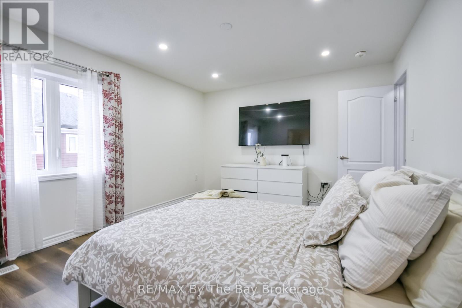 15 Dunes Drive, Wasaga Beach, Ontario  L9Z 0J1 - Photo 18 - S12955050