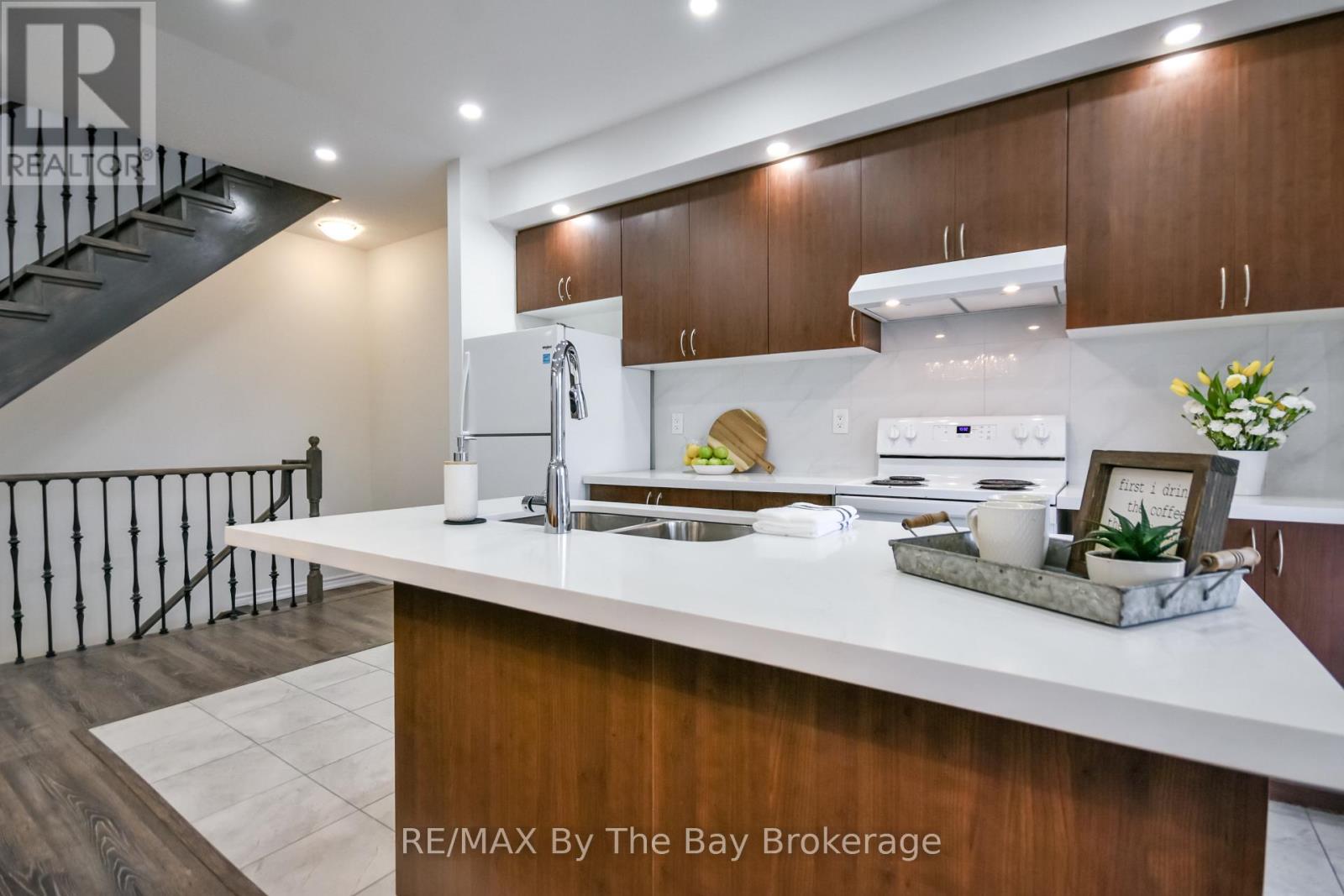 15 Dunes Drive, Wasaga Beach, Ontario  L9Z 0J1 - Photo 6 - S12955050