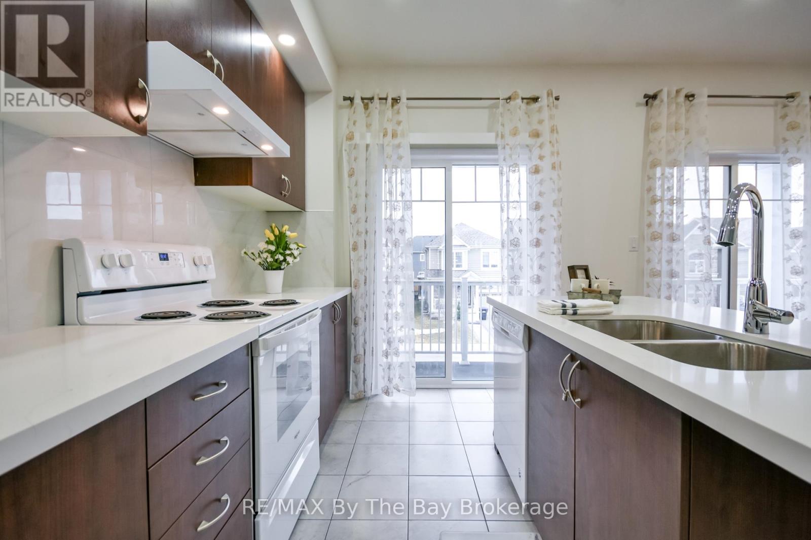 15 Dunes Drive, Wasaga Beach, Ontario  L9Z 0J1 - Photo 7 - S12955050