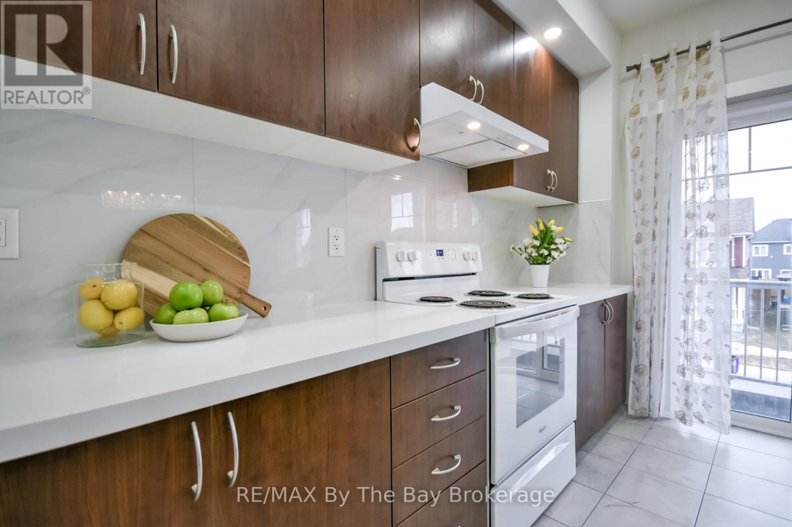 15 Dunes Drive, Wasaga Beach, Ontario  L9Z 0J1 - Photo 8 - S12955050