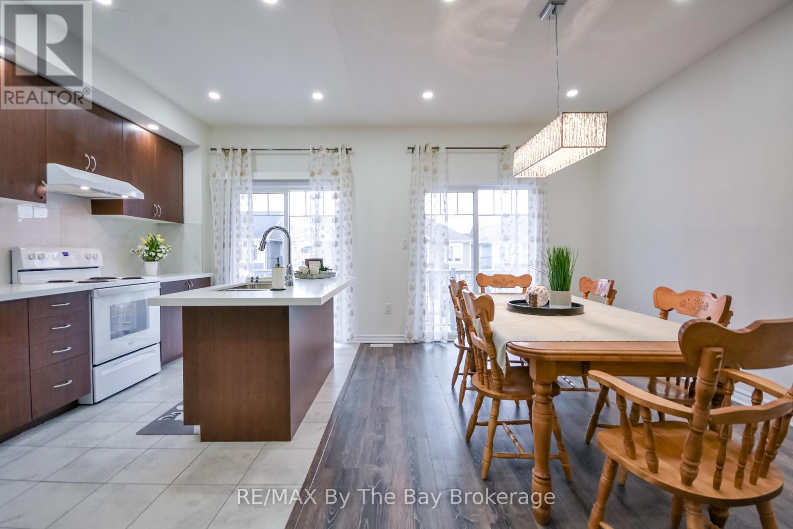 15 Dunes Drive, Wasaga Beach, Ontario  L9Z 0J1 - Photo 9 - S12955050