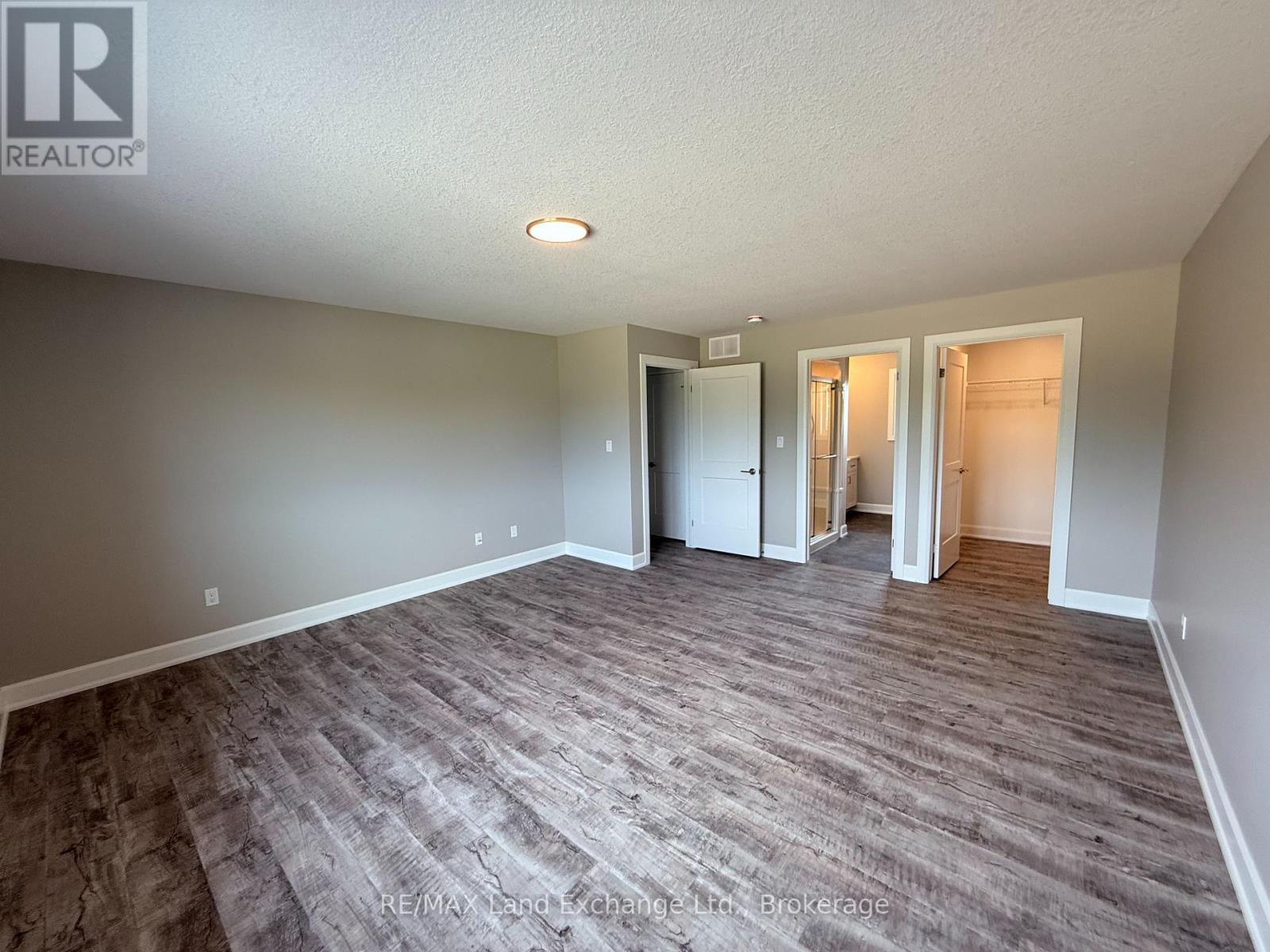 Unit 2 - 8 Golf Links Road, Kincardine, Ontario  N2Z 0G1 - Photo 14 - X12955104