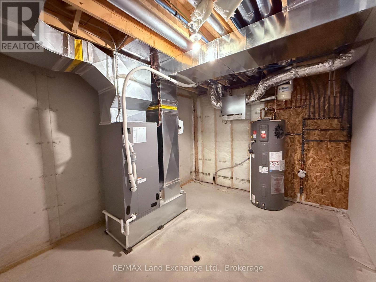 Unit 2 - 8 Golf Links Road, Kincardine, Ontario  N2Z 0G1 - Photo 22 - X12955104