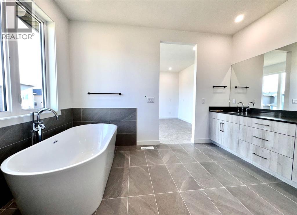 37 North Bridges Bay SW, Langdon, Alberta  T0J 1X3 - Photo 14 - A2286209