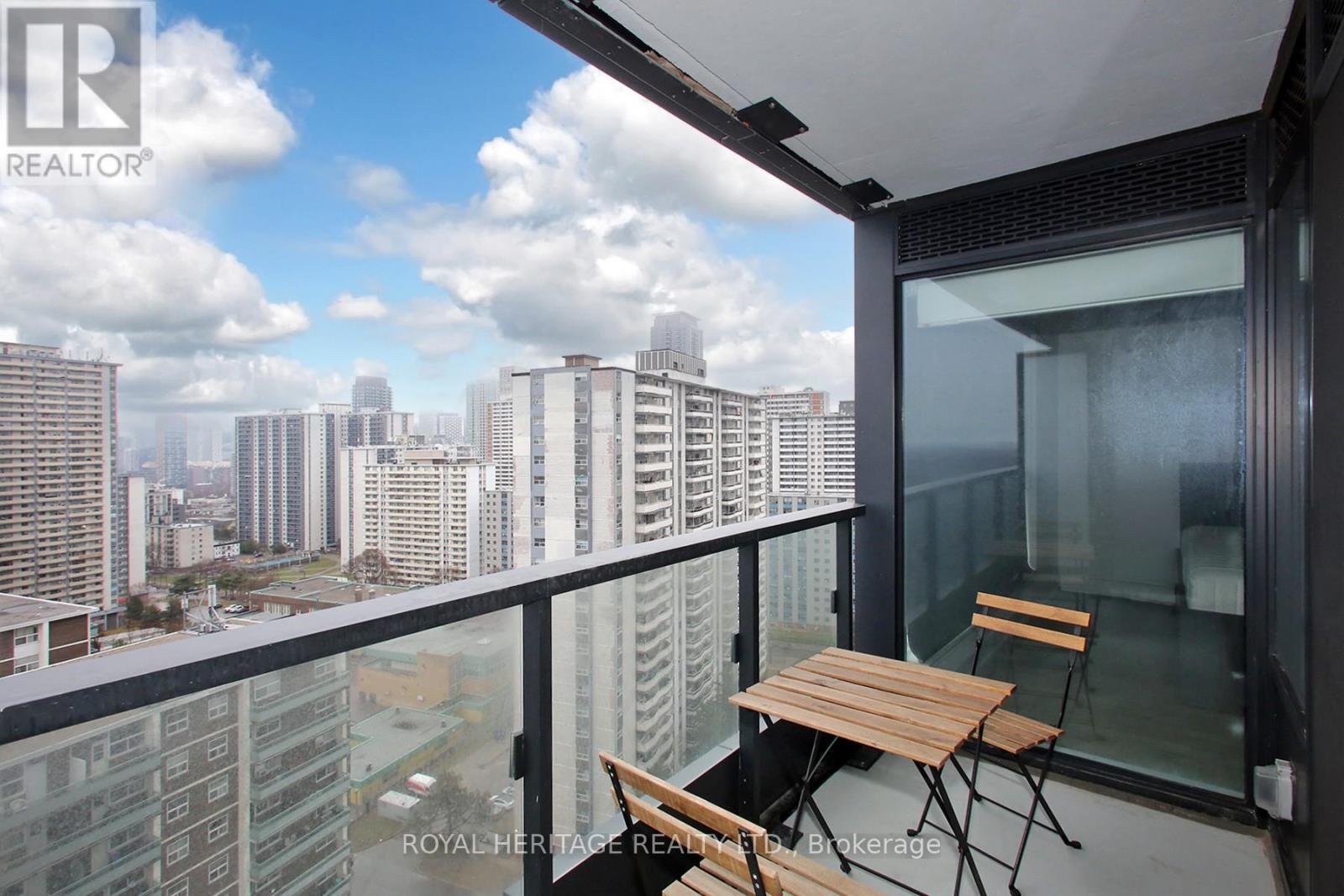 1921 - 585 Bloor Street E, Toronto, Ontario  M4W 0B3 - Photo 2 - C12955072