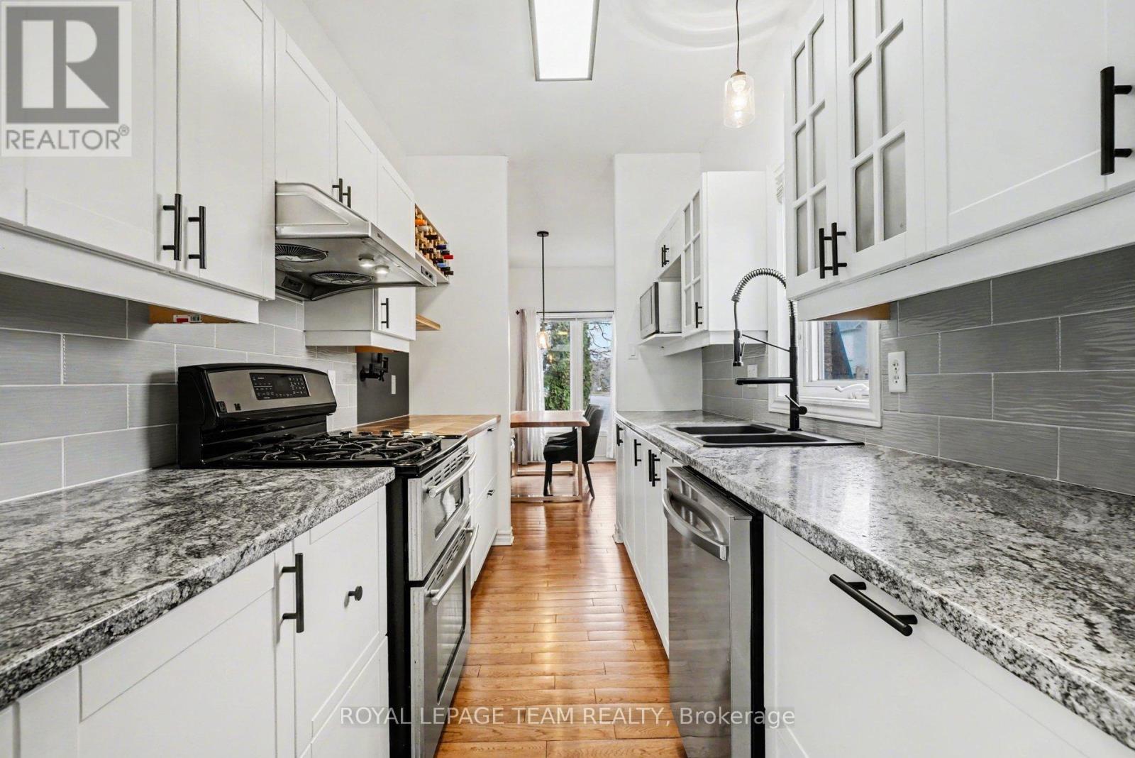 689 Vermillion Drive, Ottawa, Ontario  K1V 1W2 - Photo 10 - X12955024