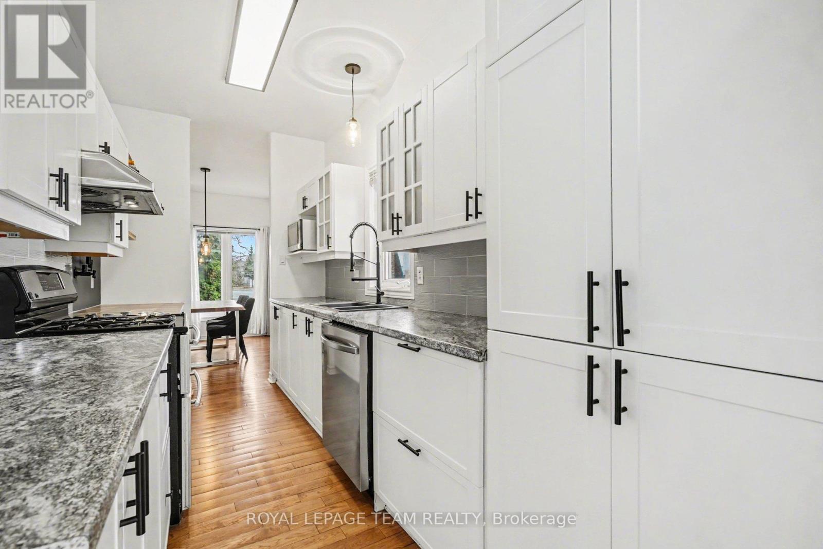 689 Vermillion Drive, Ottawa, Ontario  K1V 1W2 - Photo 11 - X12955024