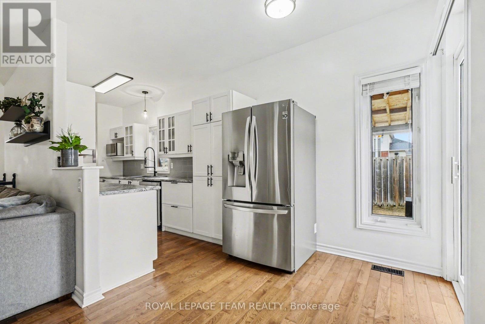 689 Vermillion Drive, Ottawa, Ontario  K1V 1W2 - Photo 12 - X12955024