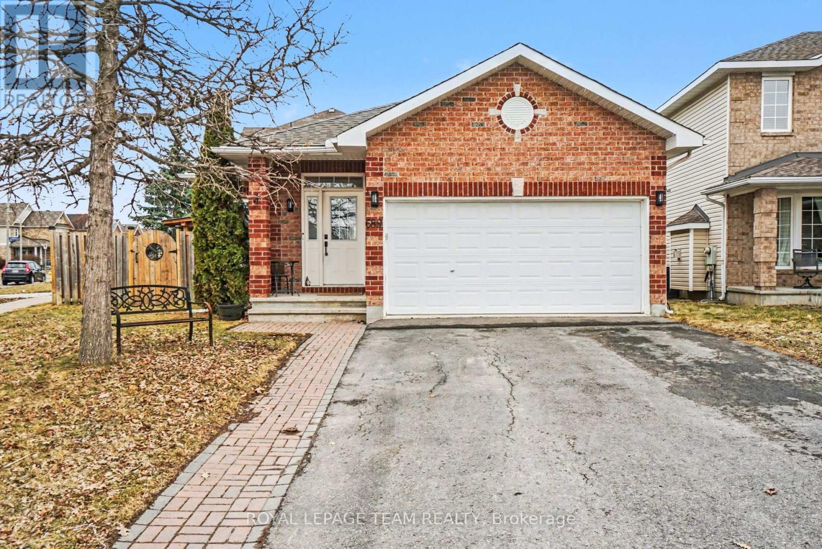 689 Vermillion Drive, Ottawa, Ontario  K1V 1W2 - Photo 2 - X12955024