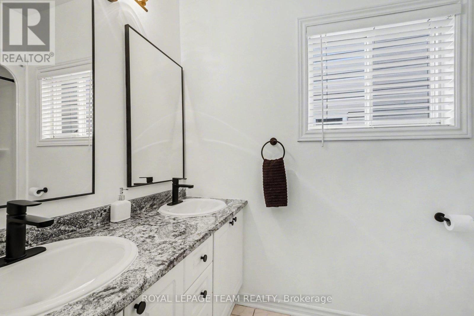 689 Vermillion Drive, Ottawa, Ontario  K1V 1W2 - Photo 21 - X12955024