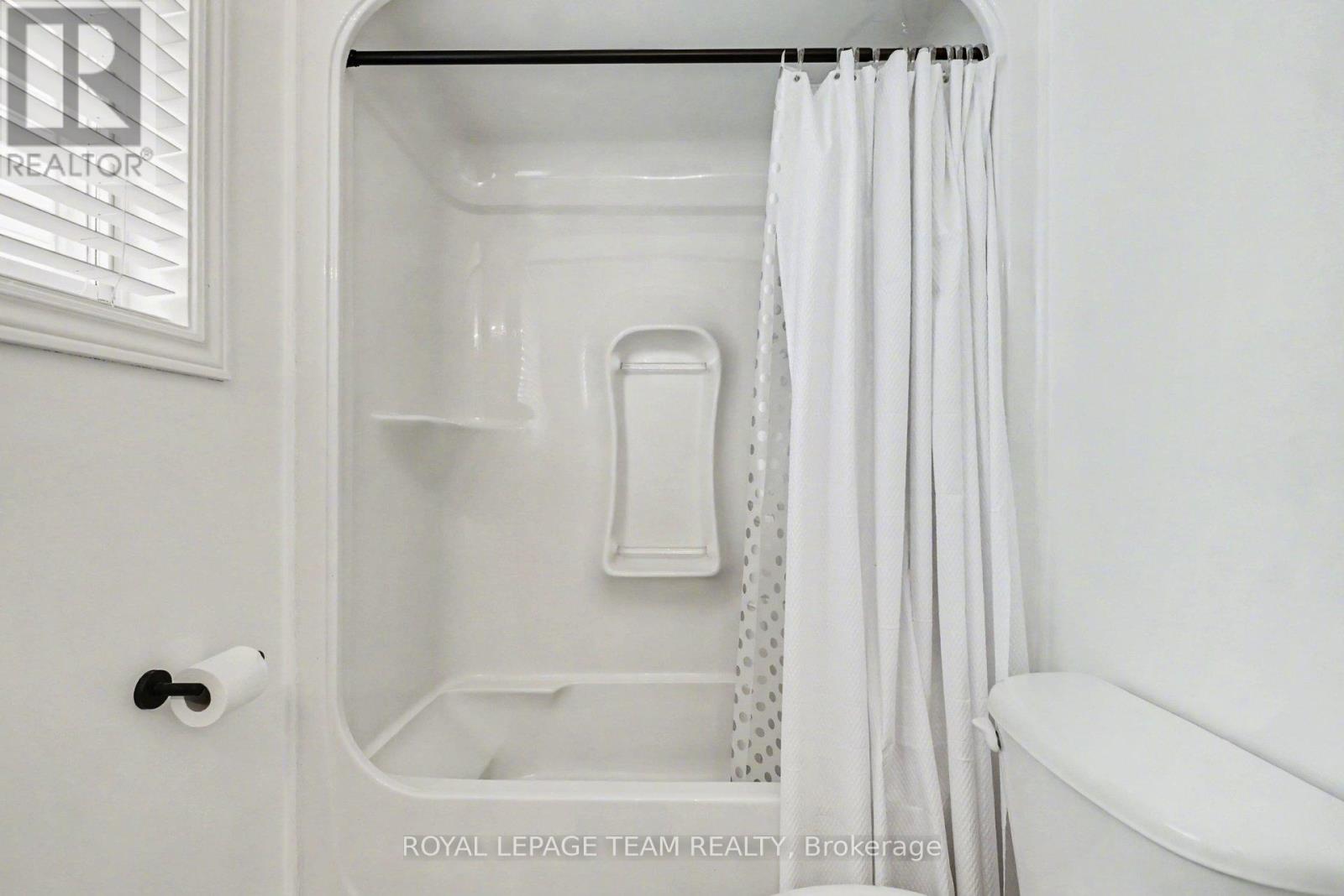 689 Vermillion Drive, Ottawa, Ontario  K1V 1W2 - Photo 22 - X12955024