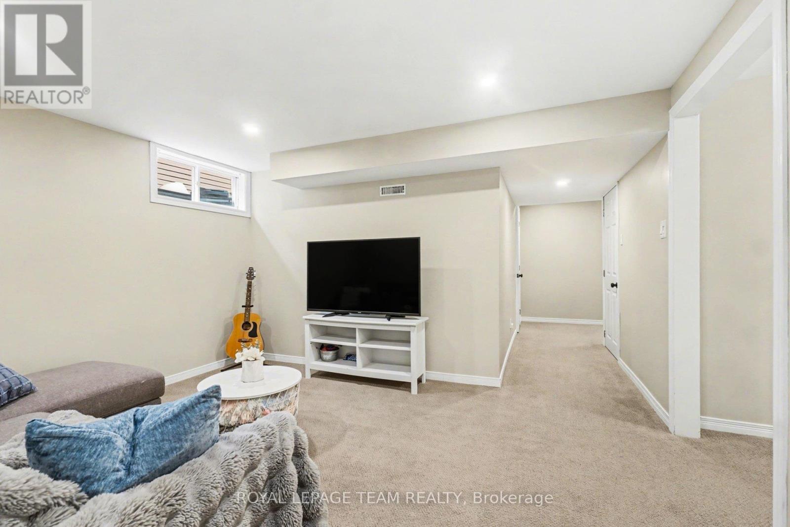 689 Vermillion Drive, Ottawa, Ontario  K1V 1W2 - Photo 23 - X12955024